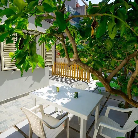 Mini Con Giardino In Centro Διαμέρισμα Καταντζάρο