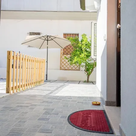 Apartment Mini Con Giardino In Centro